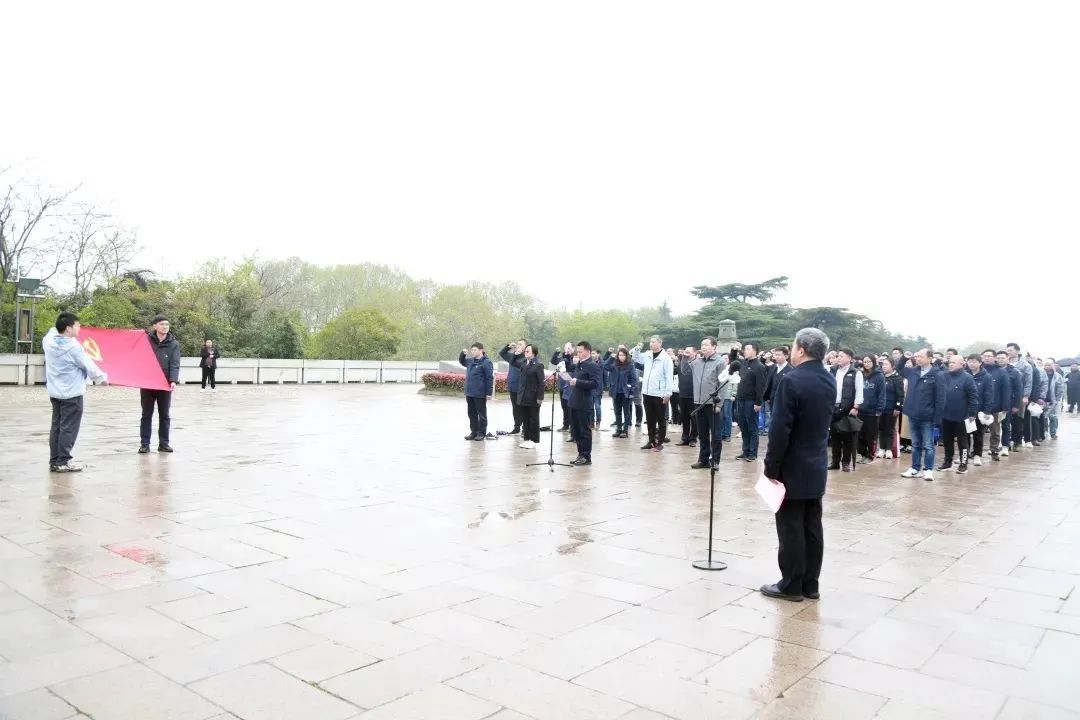 苏体实业党支部党员开展“重温革命历史 传承雨花英烈精神”主题党日活动